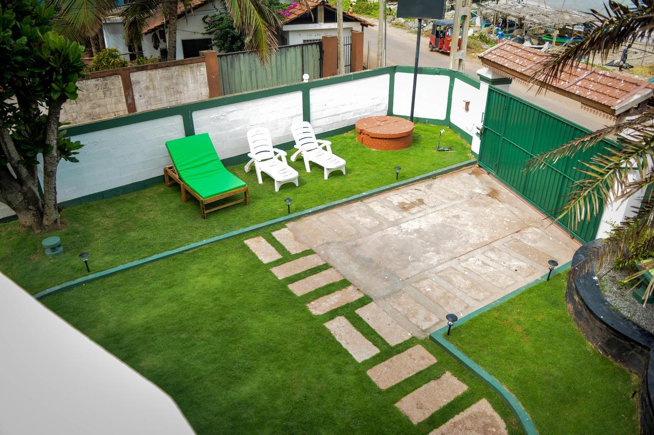 Explore Hostels Negombo Kochchikade Exterior photo