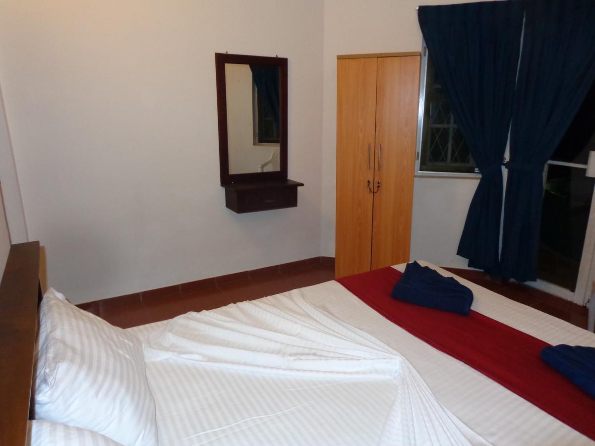 Explore Hostels Negombo Kochchikade Exterior photo
