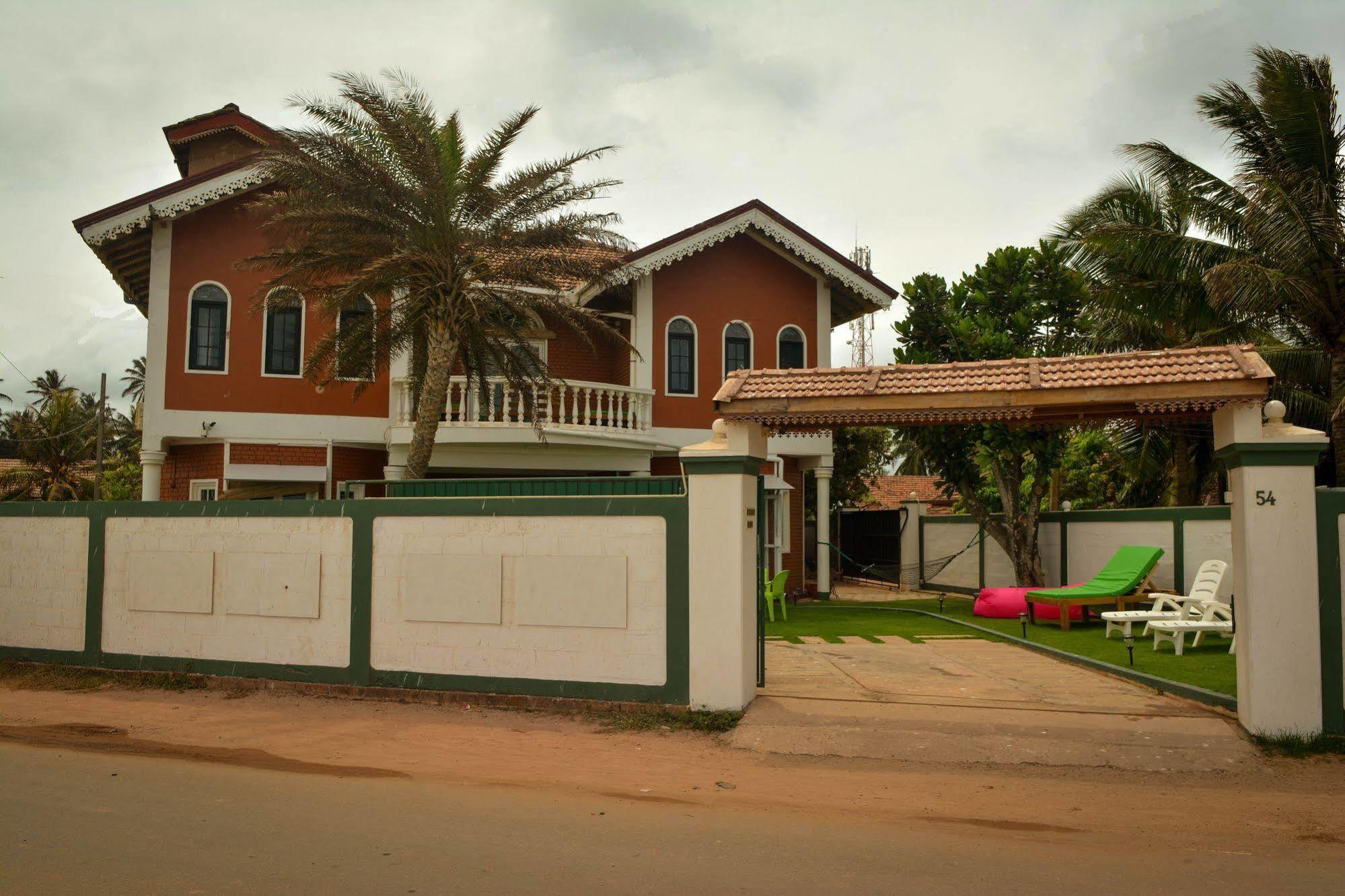 Explore Hostels Negombo Kochchikade Exterior photo
