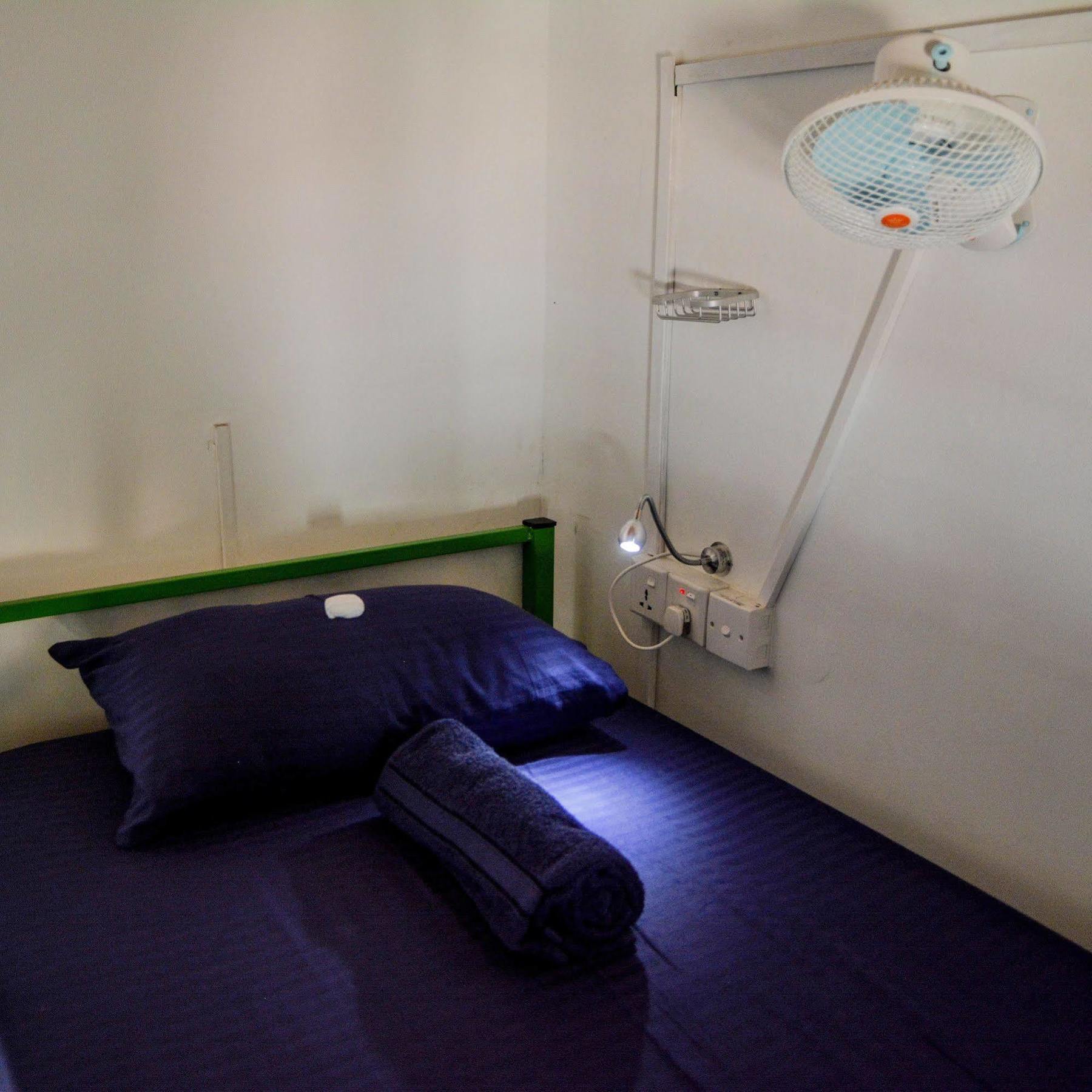 Explore Hostels Negombo Kochchikade Exterior photo