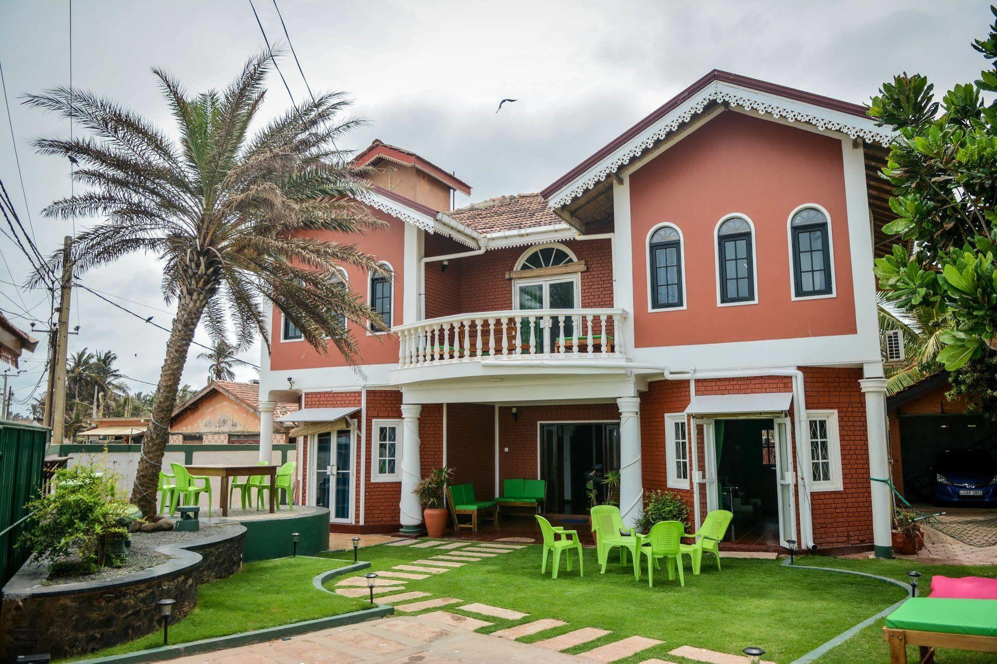 Explore Hostels Negombo Kochchikade Exterior photo