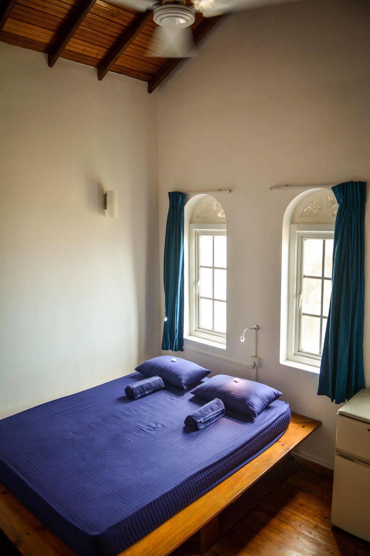 Explore Hostels Negombo Kochchikade Exterior photo