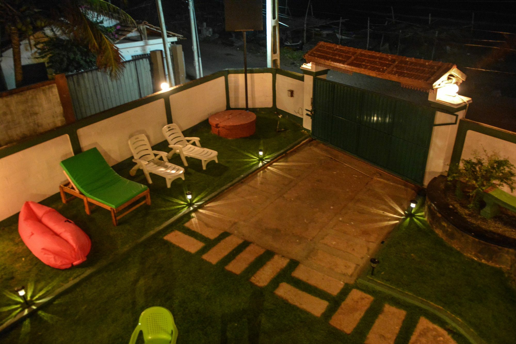 Explore Hostels Negombo Kochchikade Exterior photo